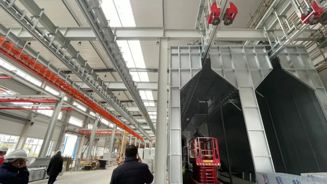 還不快搶客戶？知名企業(yè)“油轉(zhuǎn)粉”！預計明年3月將正式試運行全自動無塵罐箱噴粉生產(chǎn)線